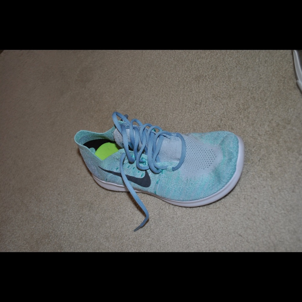 Nike turquoise sneakers. Size 7. Stretchy material. Barely worn